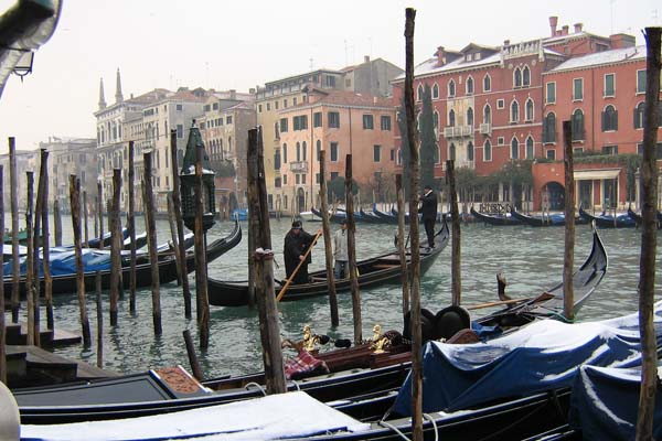 Rialtobruecke Venedig im Winter