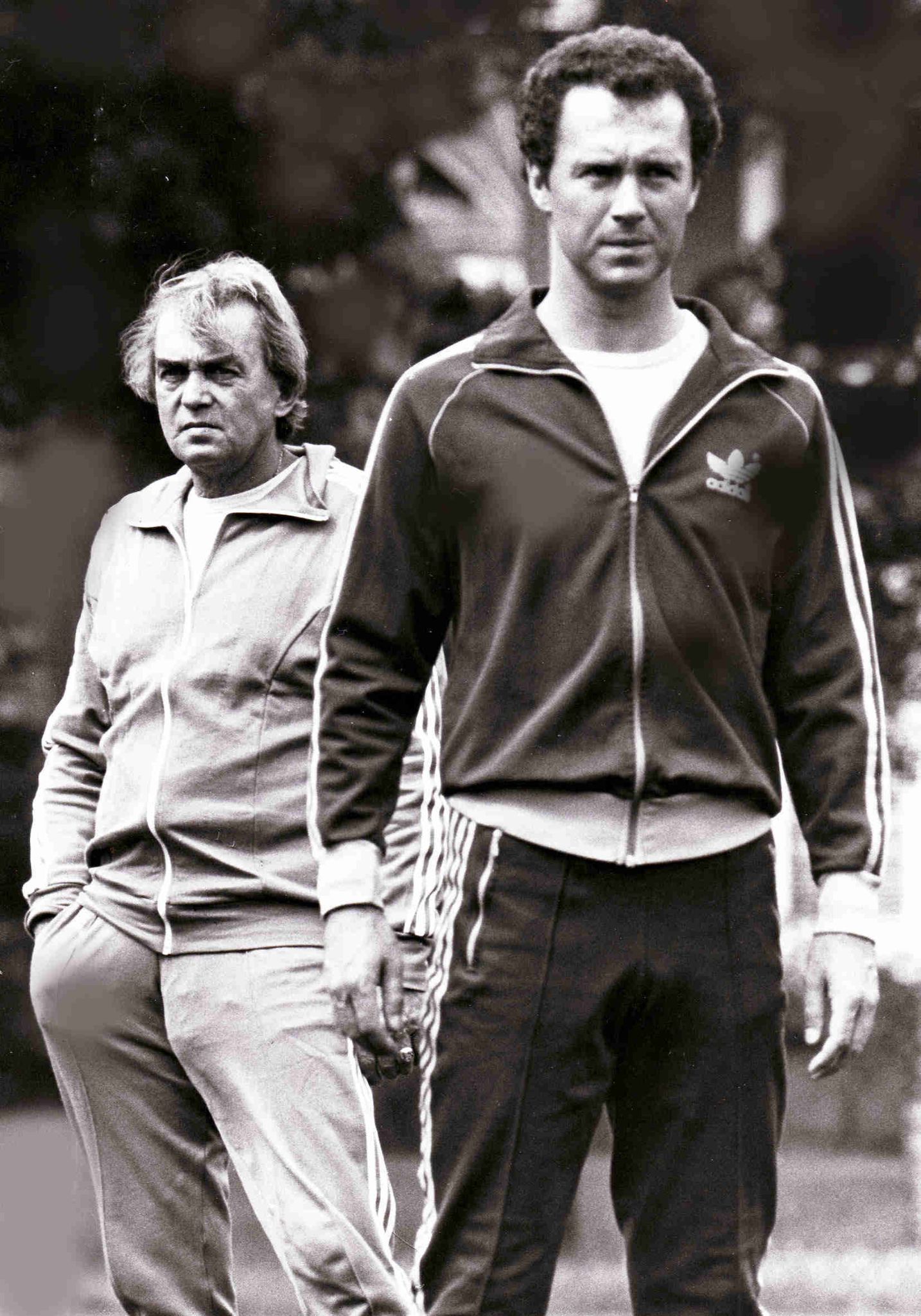 HSV - Trainer Ernst Happel-links und Franz Beckenbauer beim täglichen Training